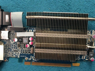 predam-graficku-kartu-sapphire-amd-radeon-1gb-vram