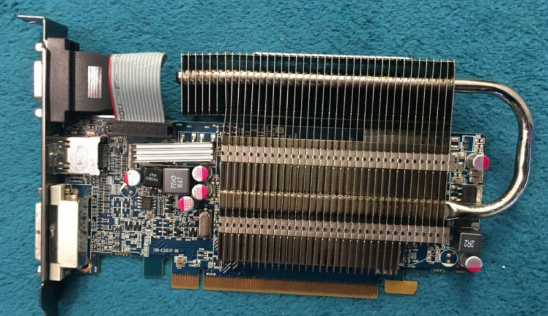 predam-graficku-kartu-sapphire-amd-radeon-1gb-vram-big-0