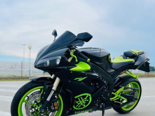 yamaha-r1