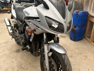 yamaha-fzs600
