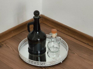 predam-moderny-stylovy-zrkadlovy-podnos-2x-karafa-bonus