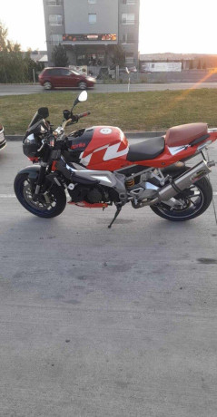 aprilia-tuono-1000r-aj-na-splatky-znizena-cena-big-0