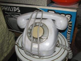 retro-stary-telefon-tesla