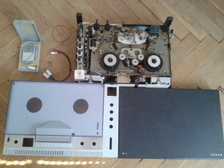 kotucovy-magnetofon-tesla-b70-mikrofon-tesla-amd-105