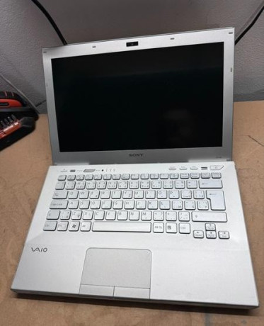 predam-pokazeny-notebook-na-nahradne-diely-znsony-vaio-big-0