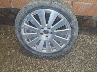 r18-235-40-zo-zimnimy-pneutykami