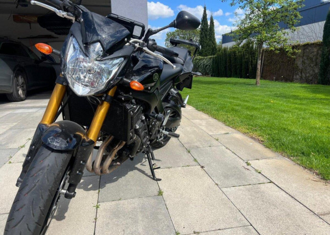 yamaha-fz-8-big-0