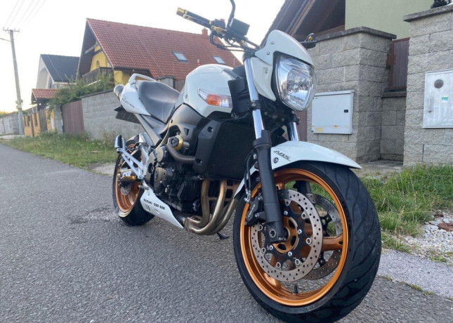 suzuki-gsr-600-abs-big-0