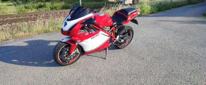 predam-ducati-999-big-0
