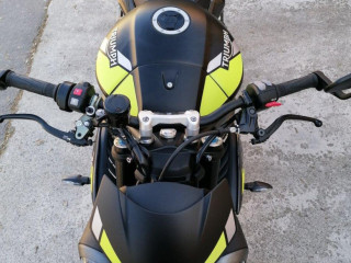 triumph-speed-triple-rs-1050