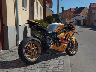 ducati-panigale-v4s-2023-bagnaia-replika-n03