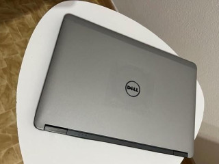 predam-notebook-dell-e7240-na-nahradne-diely-alebo-na-opravu