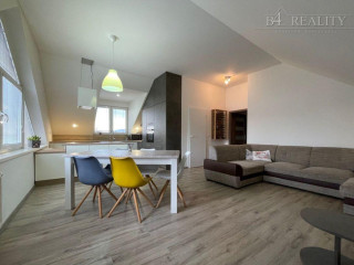 5-izbovy-zariadeny-byt-122-m2-2x-parkovacie-statie-trenci