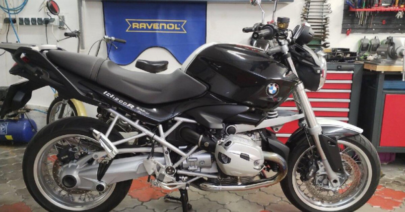 bmw-r1200r-big-0
