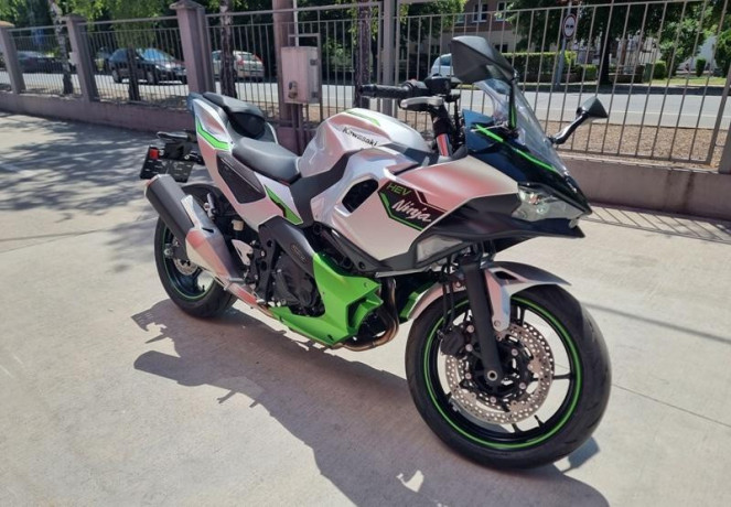 kawasaki-ninja7-hybrid-big-0