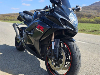 suzuki-gsx-r-1000-k7-k8