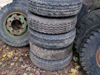 predam-kolesa-na-5t-vlecku-s-rozmerom-825-r-15