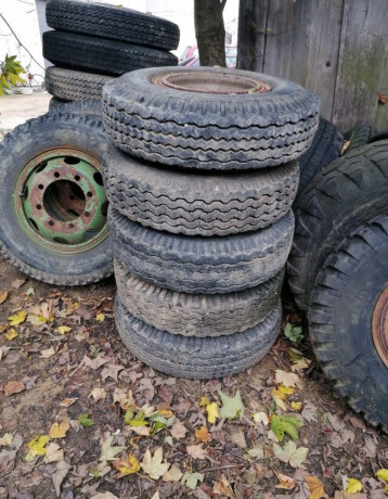 predam-kolesa-na-5t-vlecku-s-rozmerom-825-r-15-big-0