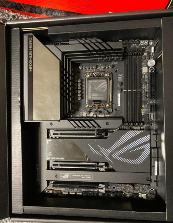 asus-rog-z790-hero-chladic-amd-cpu-r9-7900x3d-big-0