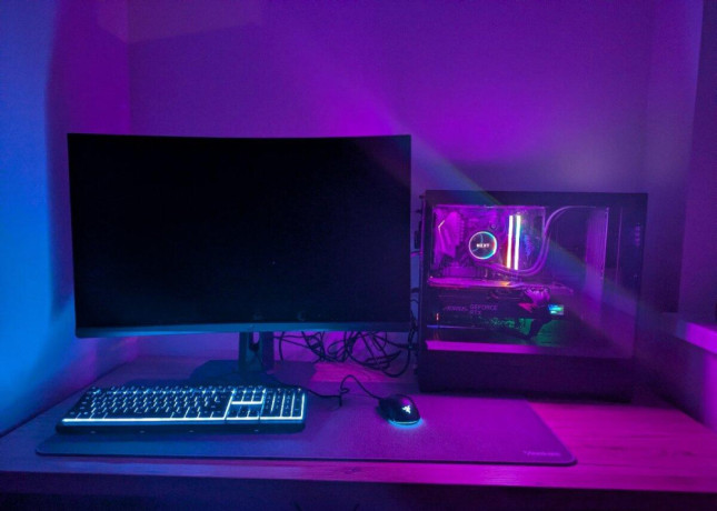 herny-pc-monitor-big-0