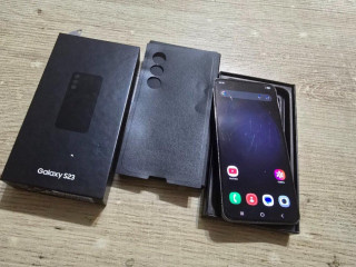 samsung-s23-256gb-plnefunkcny-ale-displej-ma-vela-skrabancov