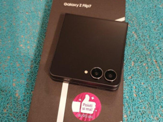 predamvymenim-samsung-galaxy-z-flip7-5g-12gb256gb-black