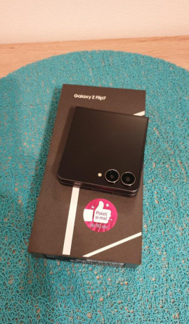 predamvymenim-samsung-galaxy-z-flip7-5g-12gb256gb-black-big-0