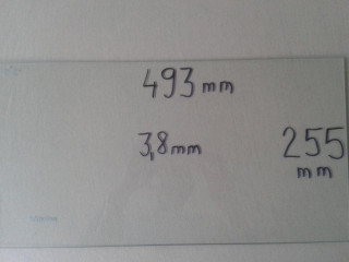 predam-sklenene-police-do-chladniciek