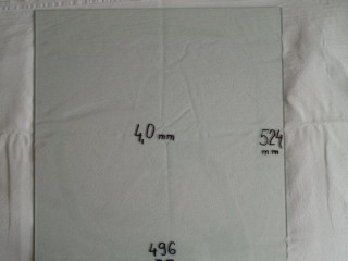 sklene-police-do-chladniciek-a-termostat