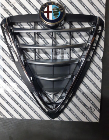 predam-prednu-masku-na-alfa-romeo-giulietta-big-0