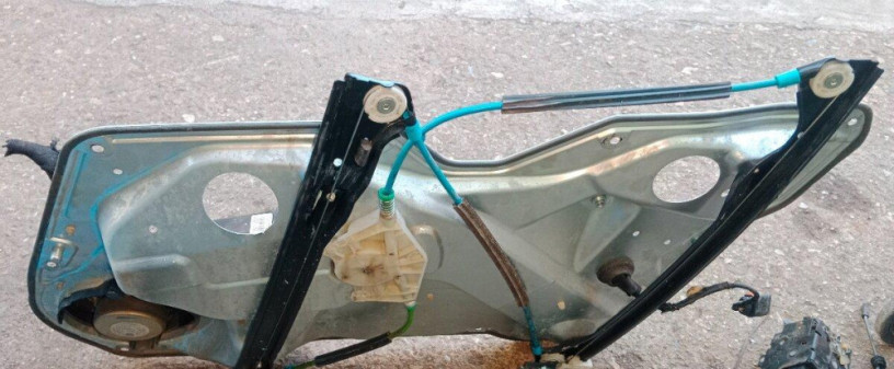 seat-leon-1-mechanizmus-stahovania-okien-soferova-big-0