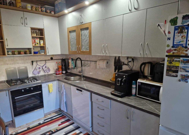 hladate-byt-pre-vacsiu-rodinku-tu-je-na-predaj-4-izbovy-byt-big-0