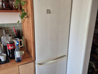 predam-chladnicku-s-mraznickou