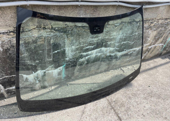 mercedes-w221-s-class-celne-sklo-original-big-0