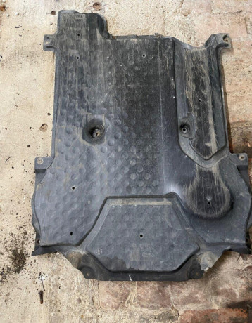 mercedes-w204-22-diesel-320-cdi-220-kryt-pod-prevodovku-big-0