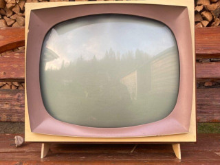 retro-televizor-tesla-orava-standard-4113-u