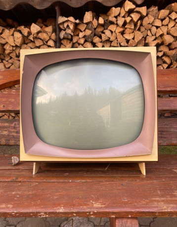 retro-televizor-tesla-orava-standard-4113-u-big-0