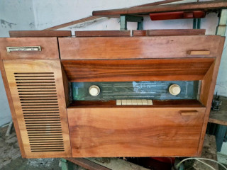 lacno-predam-historicke-radio-s-gramofonom