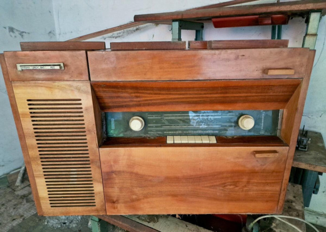 lacno-predam-historicke-radio-s-gramofonom-big-0