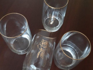 pohariky-2dcl-so-zlatym-okrajom-4ks