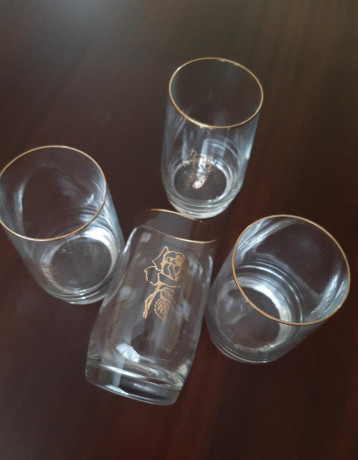 pohariky-2dcl-so-zlatym-okrajom-4ks-big-0