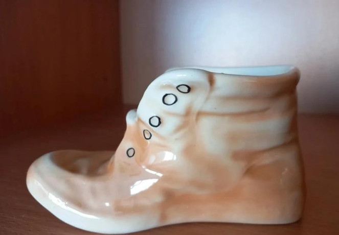 stara-dekoracna-porcelanova-bota-125x7x7-cm-big-0