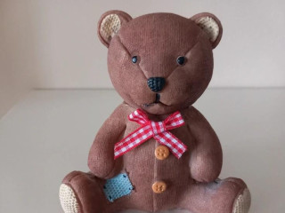 stary-retro-keramicky-sediaci-medvedik-12x10x7-cm