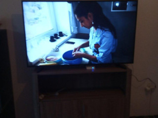 predam-tv-samsung-smart-bez-ovladaca-140-cm