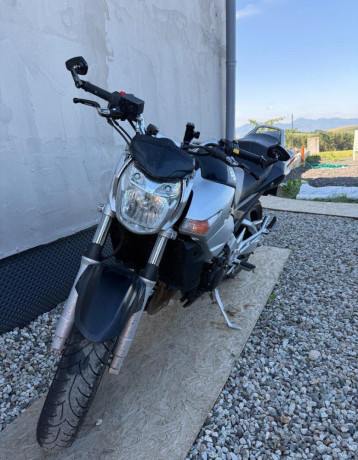 suzuki-gsr-600-big-0