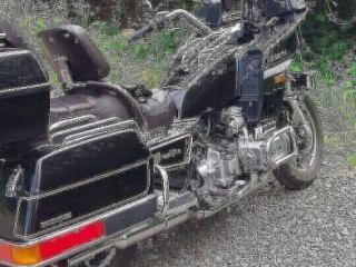 predam-krasny-motocykel-honda-goldwing-gl1200-s-tp-spz