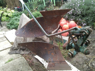 predam-pluh-obojstranny-za-malotraktor