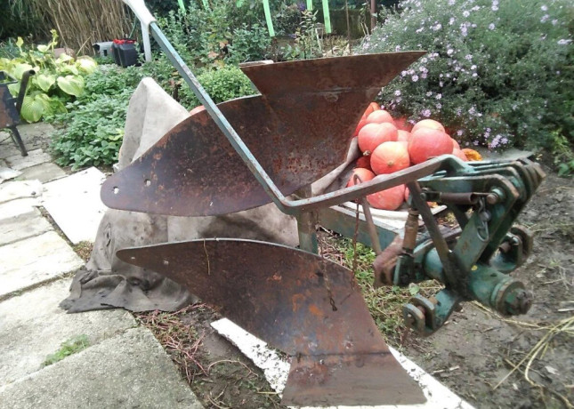 predam-pluh-obojstranny-za-malotraktor-big-0