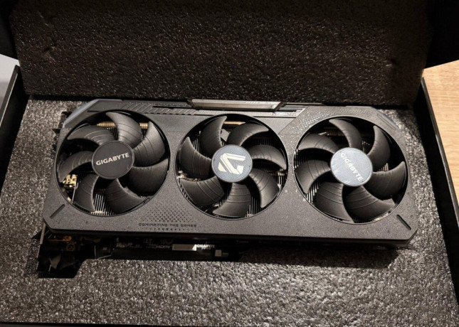 gigabyte-radeon-rx-9070-xt-big-0