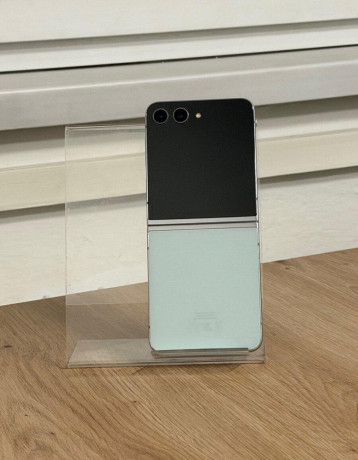 dobry-den-ponukam-na-predaj-samsung-z-flip-5-512gb-mint-big-0